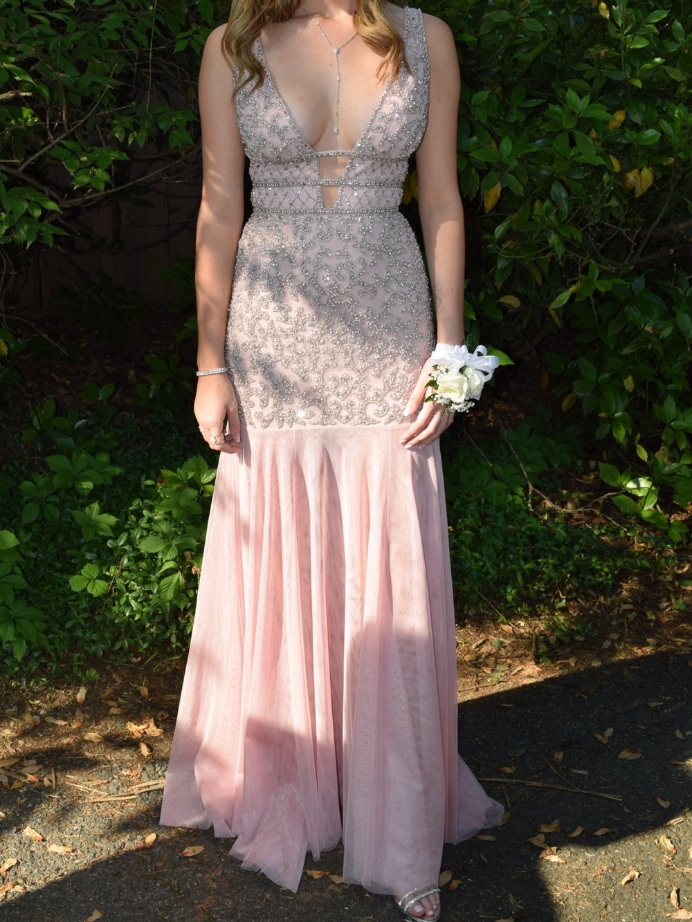 SHERRI HILL ELEGANT BLUSH PINK BEADED V-NECK EVENING DRESS WORN ONCE